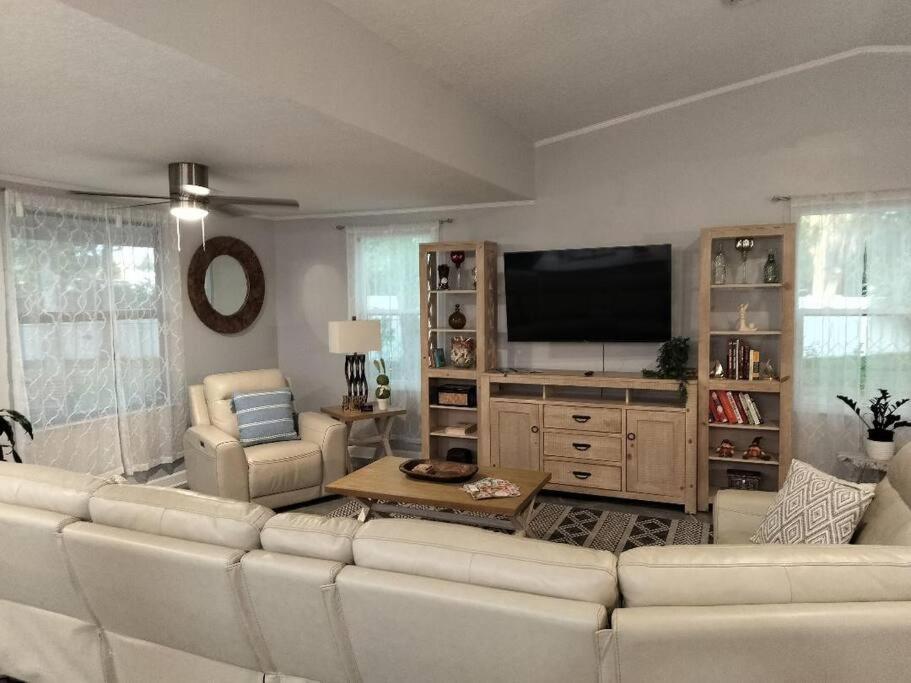 Great Place For 6 To Relax *