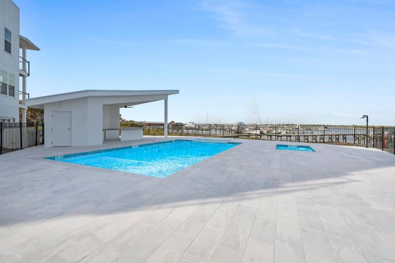 Conch Island-pool, Beach, Dock