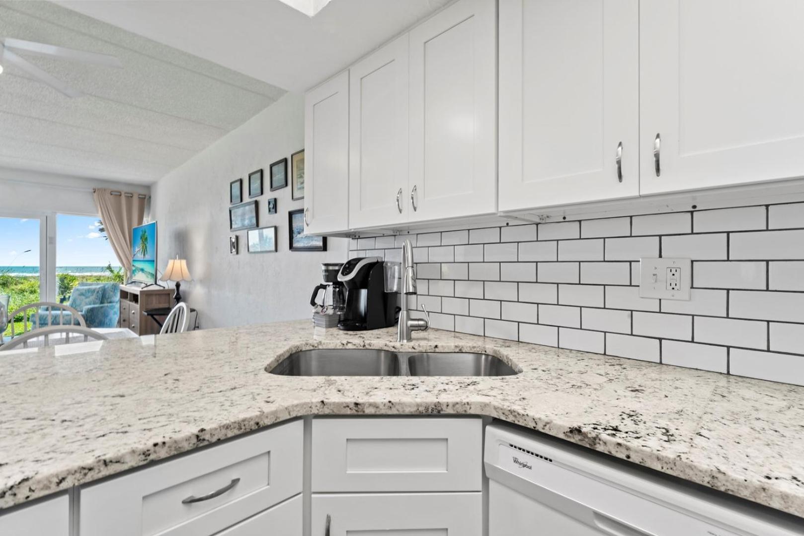 Island House A104 - Direct Ocean Front Holiday home *