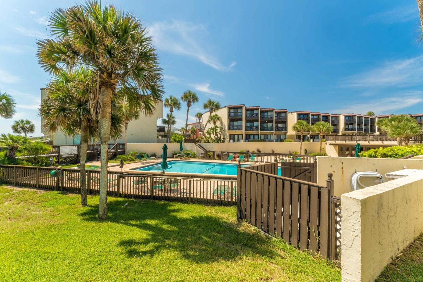 Island House A104 - Direct Ocean Front Holiday home *