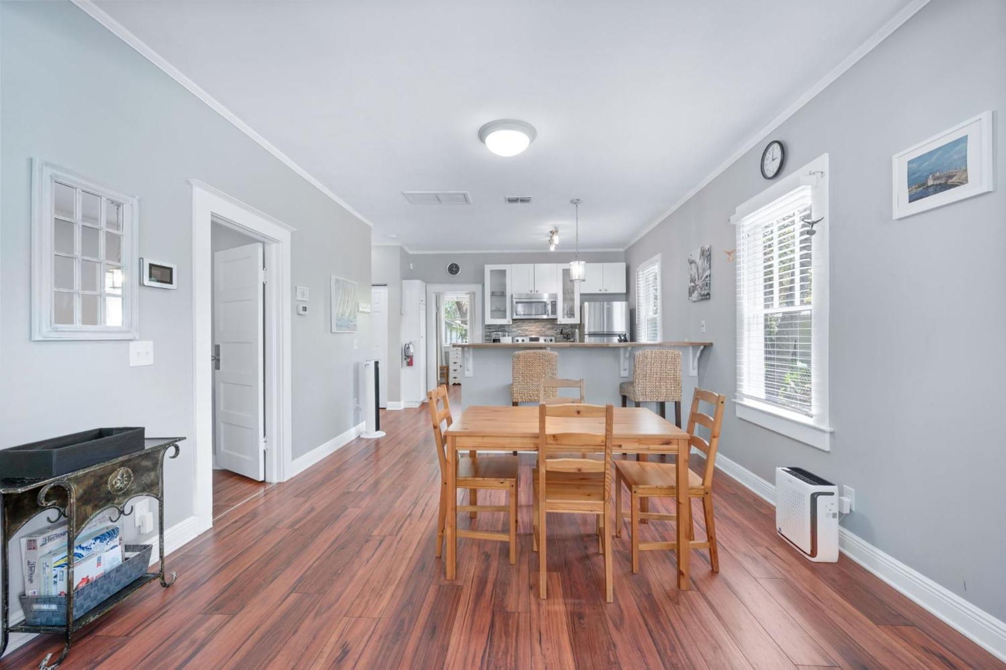 Uptown Charm Sleeps 6 Family & Pet Friendly Holiday home St. Augustine