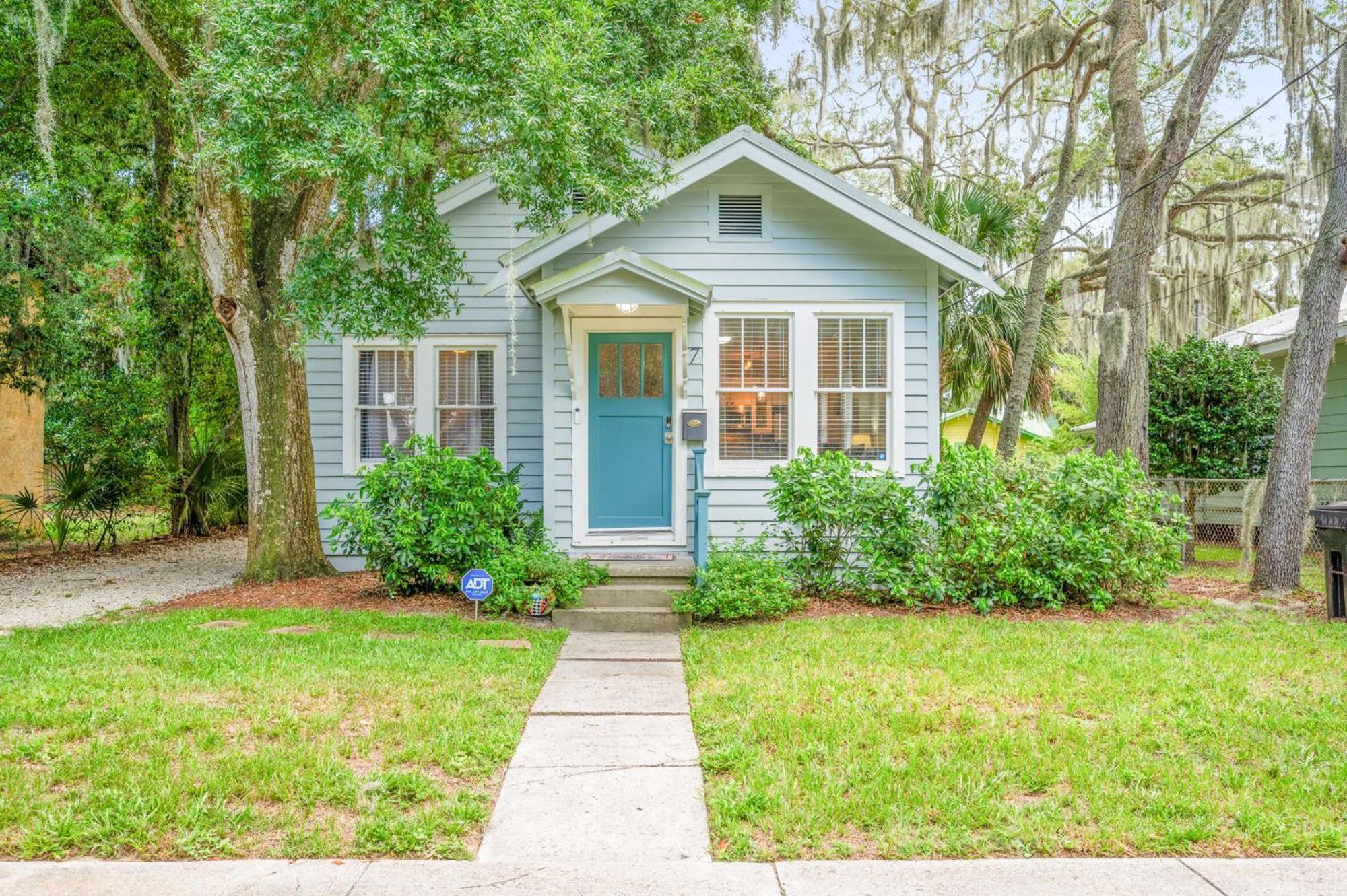 Uptown Charm Sleeps 6 Family & Pet Friendly * St. Augustine