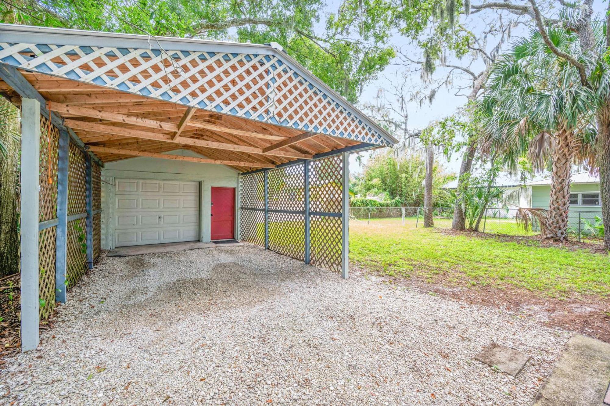 Uptown Charm Sleeps 6 Family & Pet Friendly