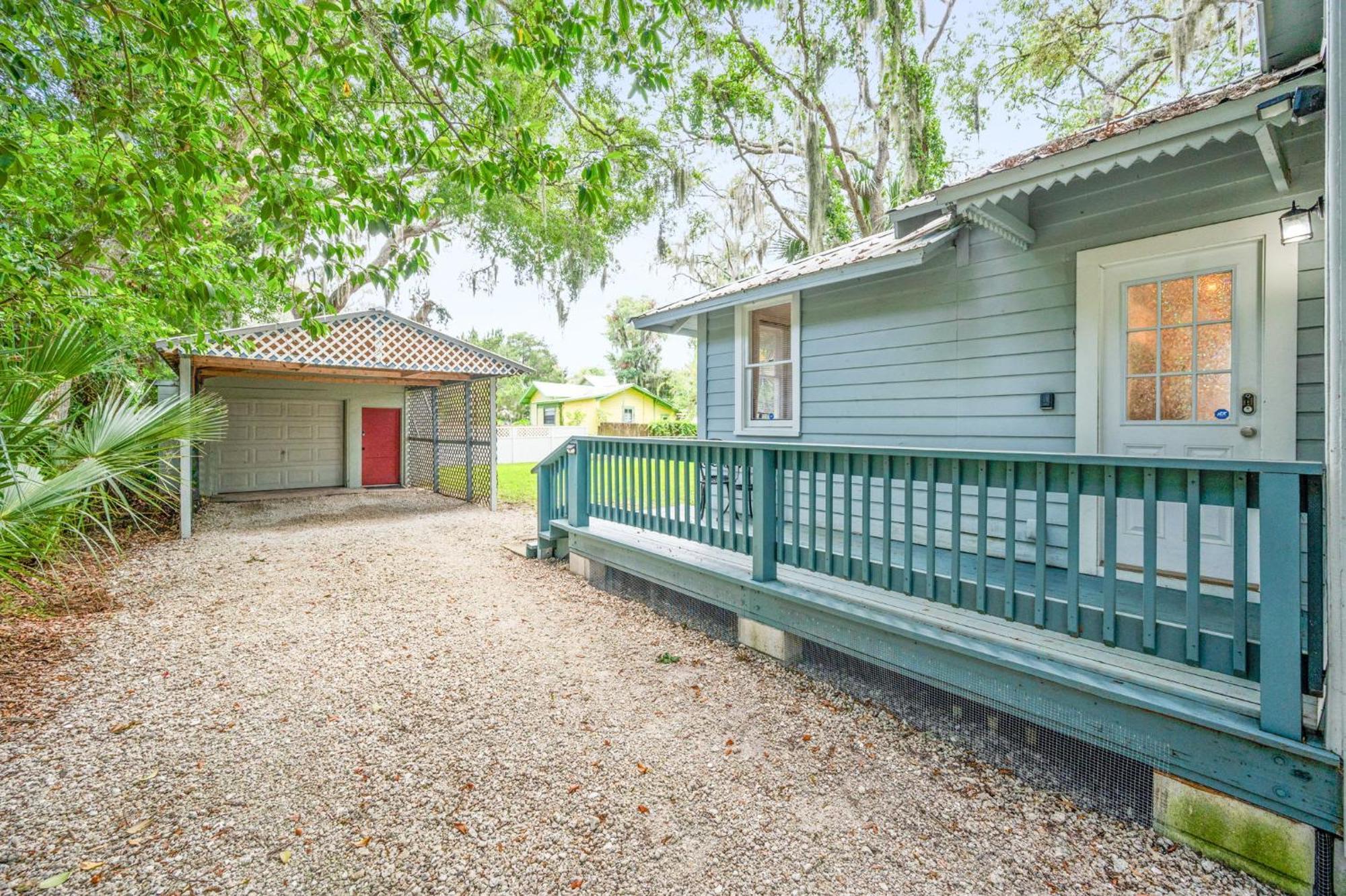 Uptown Charm Sleeps 6 Family & Pet Friendly *