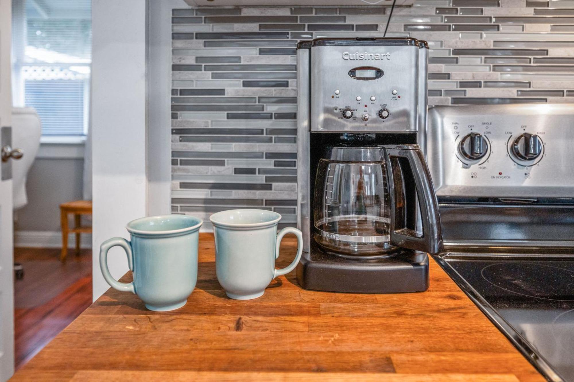 Holiday home Uptown Charm Sleeps 6 Family & Pet Friendly