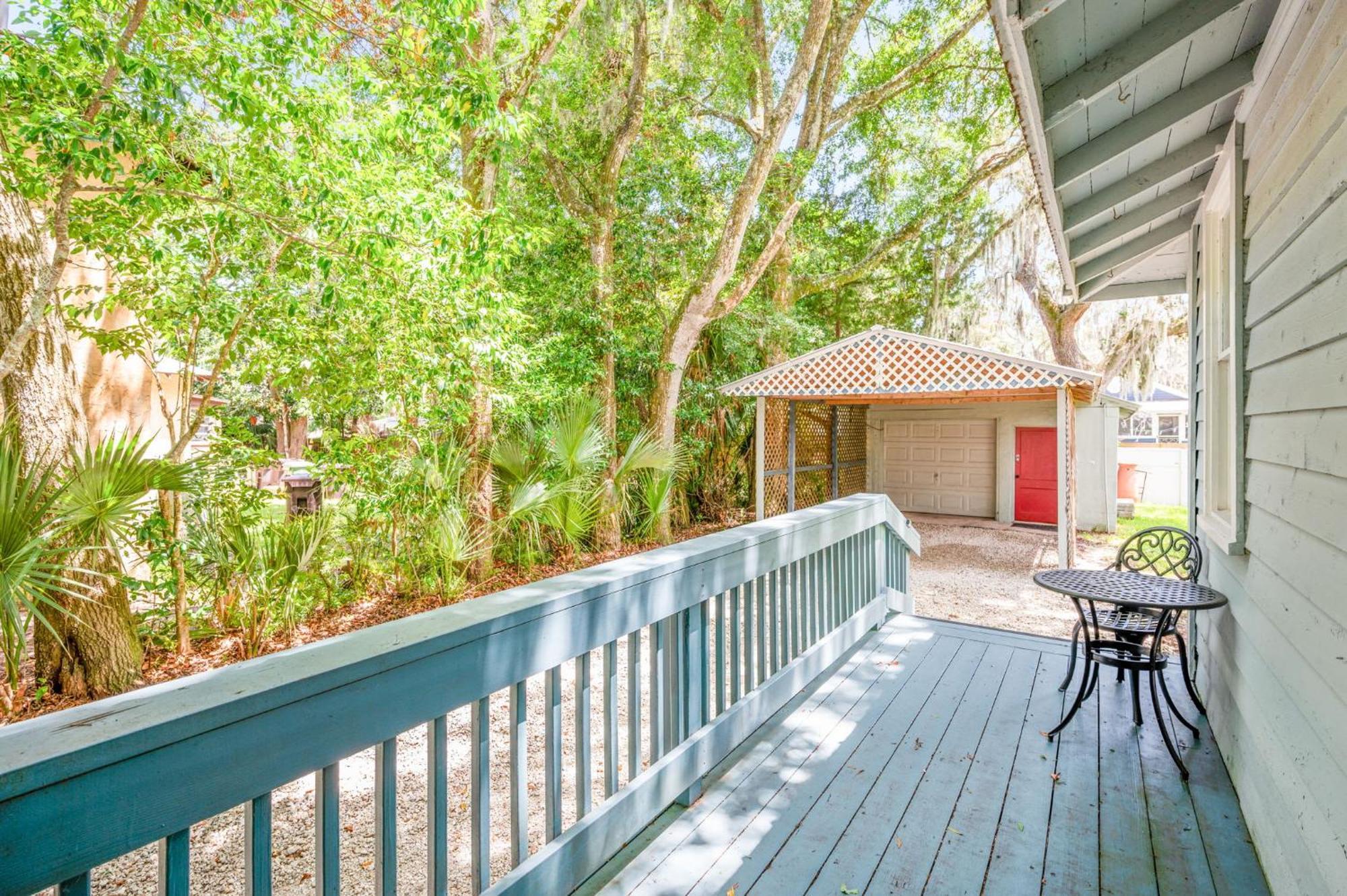 Uptown Charm Sleeps 6 Family & Pet Friendly *