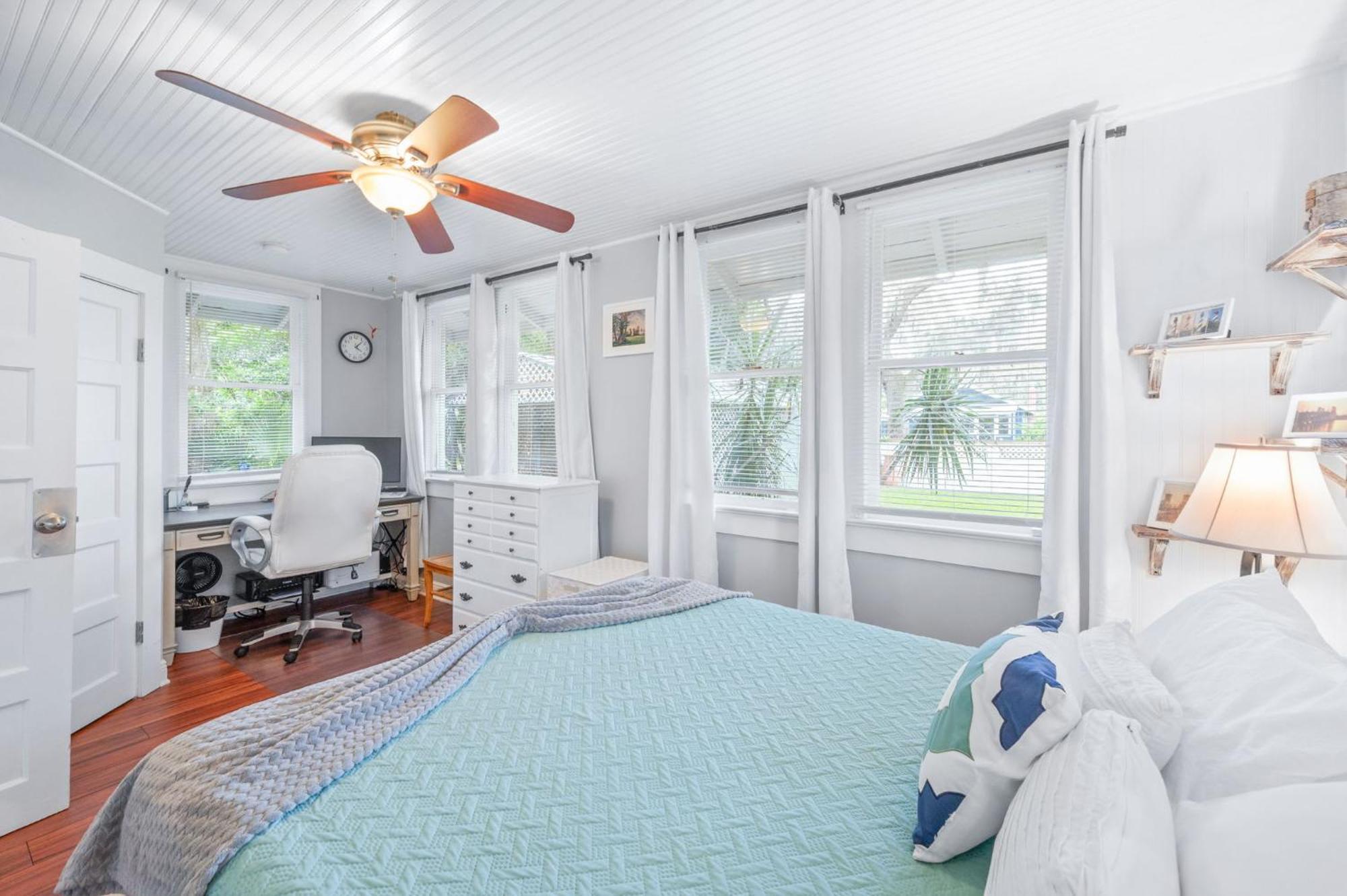Uptown Charm Sleeps 6 Family & Pet Friendly St. Augustine