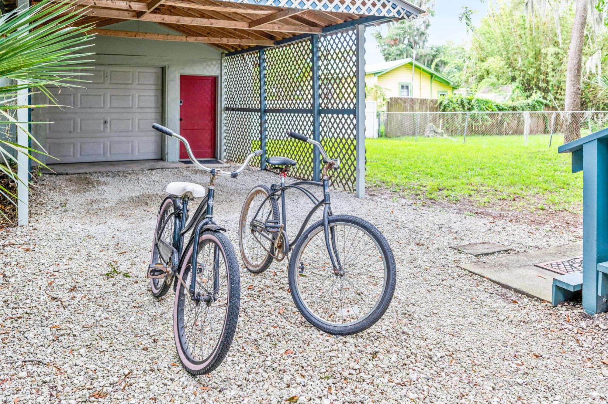 Uptown Charm Sleeps 6 Family & Pet Friendly Holiday home *