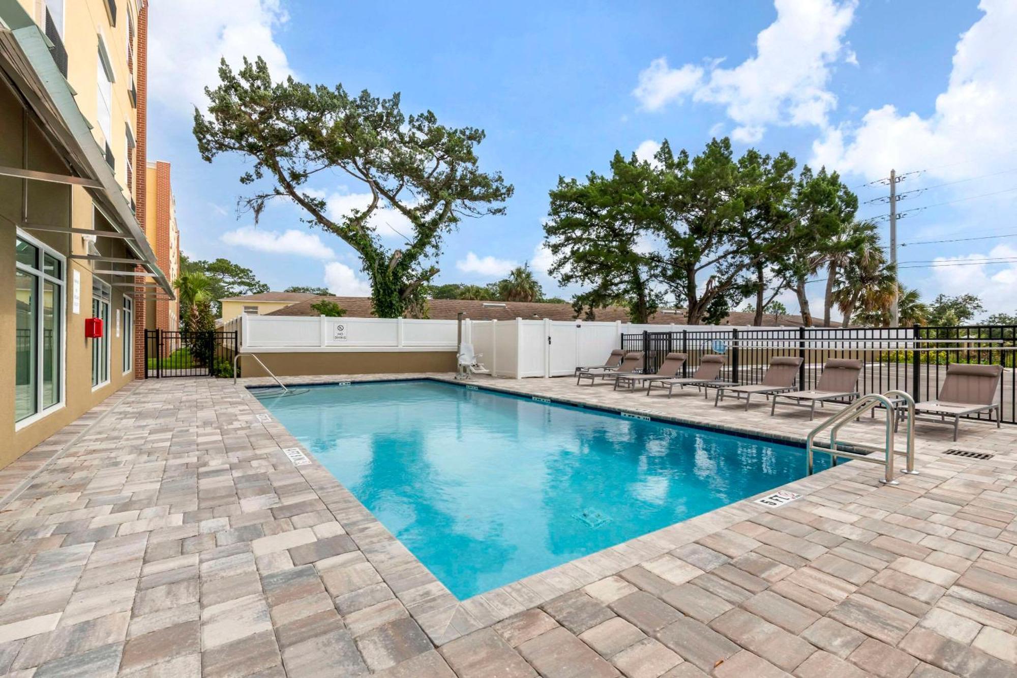 Comfort Suites St Augustine Historic District Area Hotel *