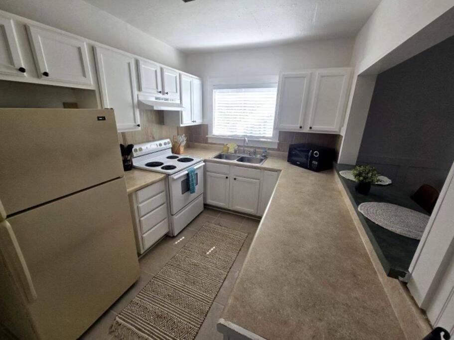 Cedar Street Retreat - Unit B Apartment *