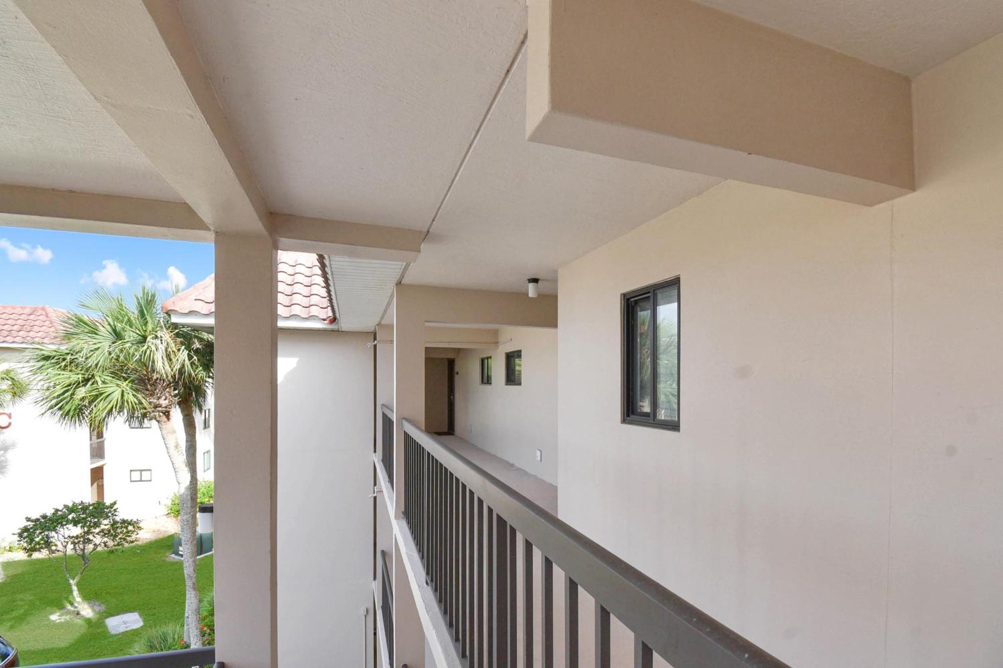 Great 1 Bedroom 1 Bath With Heated Pool *
