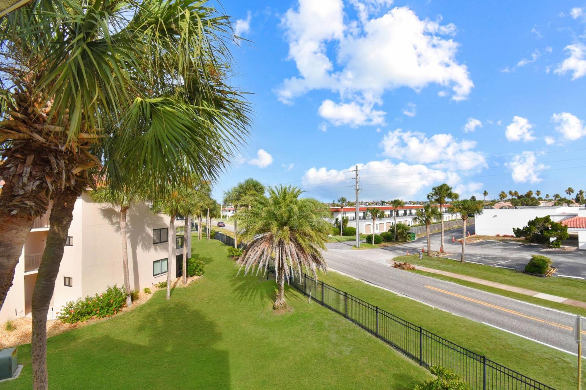 Great 1 Bedroom 1 Bath With Heated Pool Apartment *