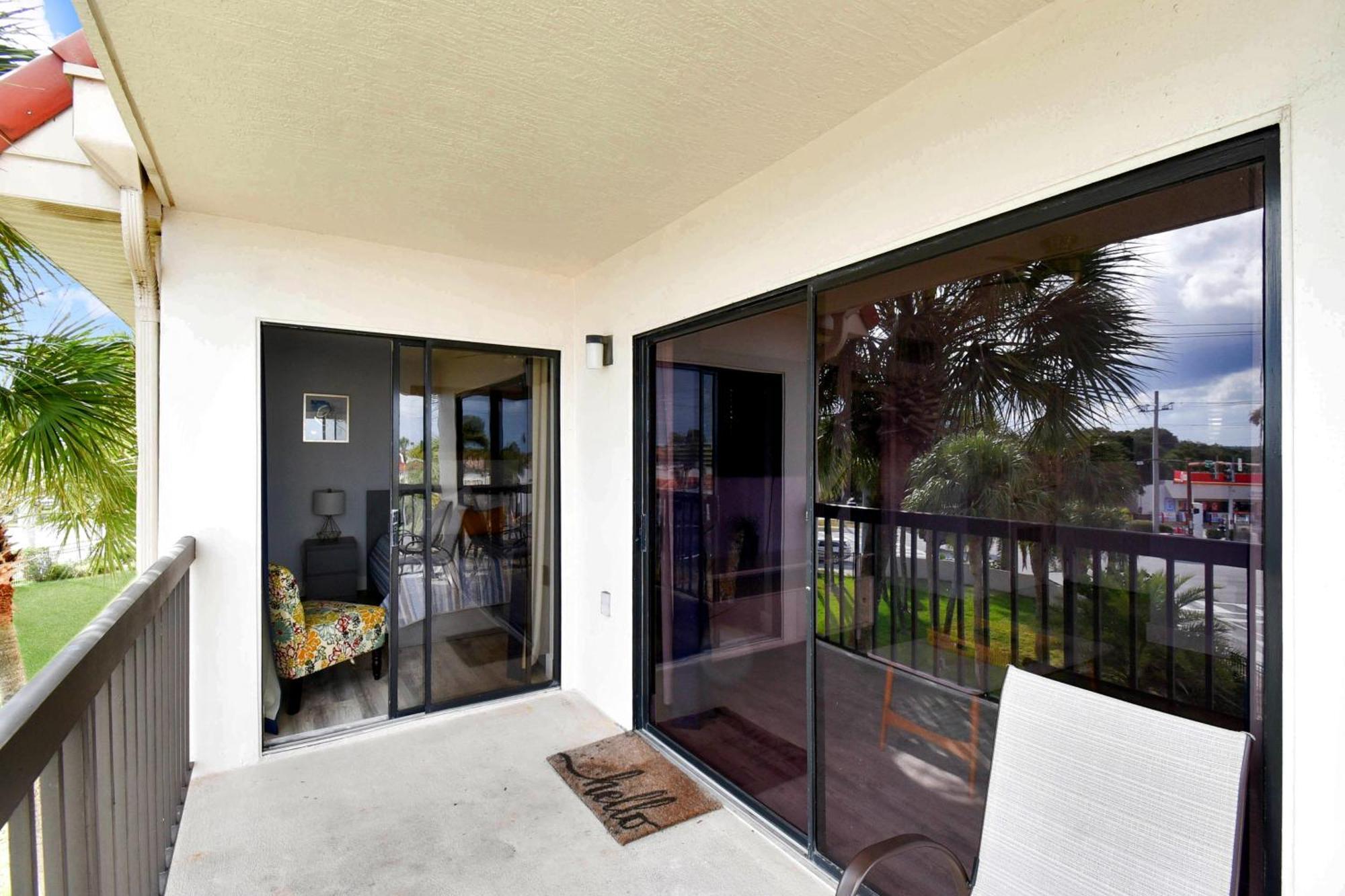 Apartment Great 1 Bedroom 1 Bath With Heated Pool