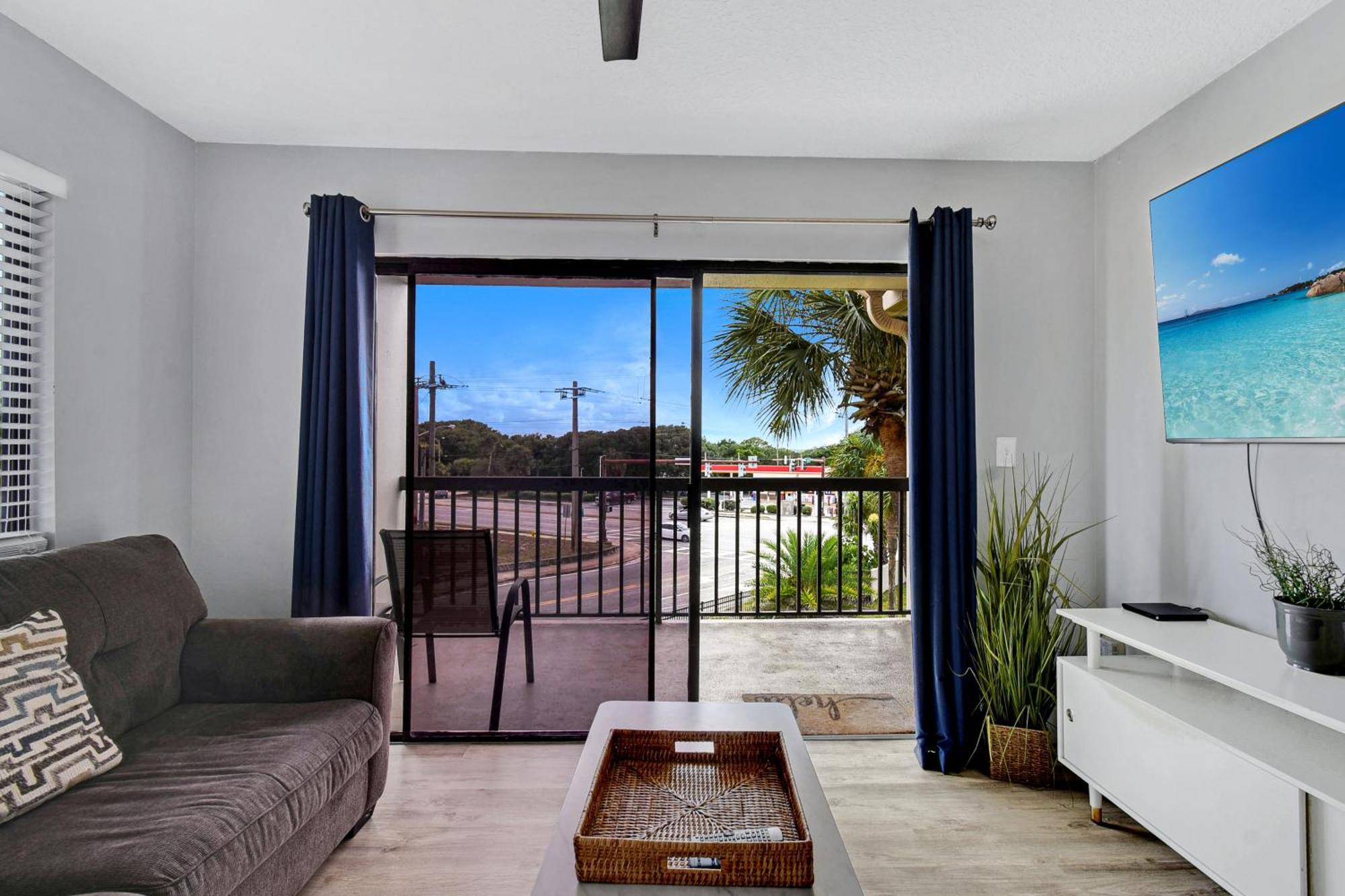 Great 1 Bedroom 1 Bath With Heated Pool *