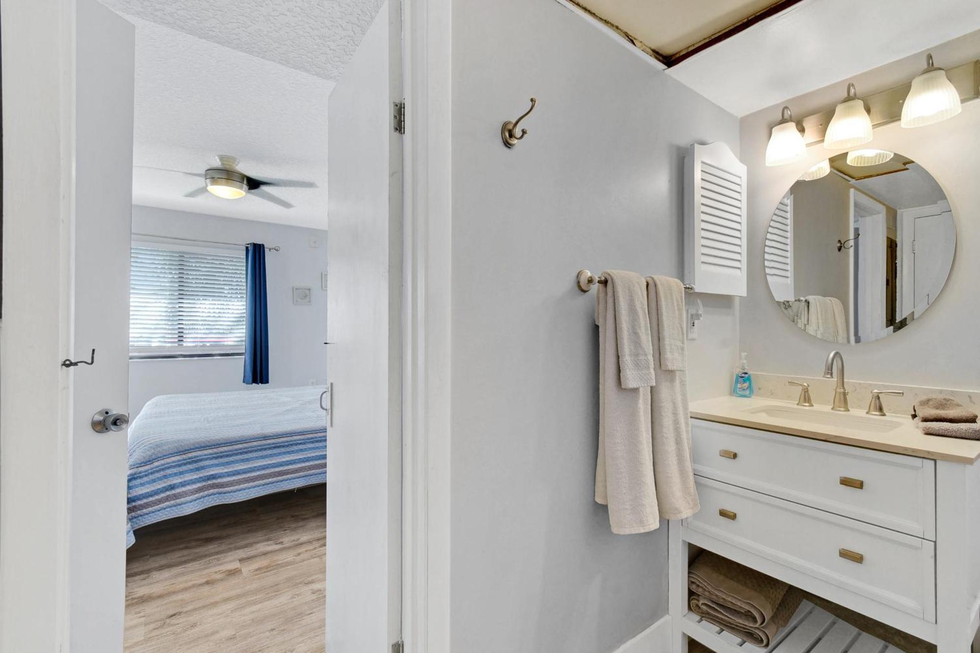 Apartment Great 1 Bedroom 1 Bath With Heated Pool *