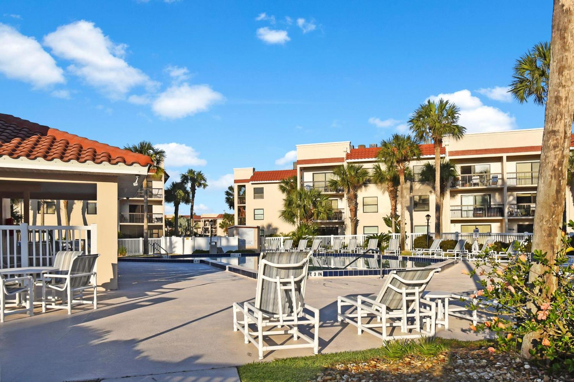 Apartment Great 1 Bedroom 1 Bath With Heated Pool *