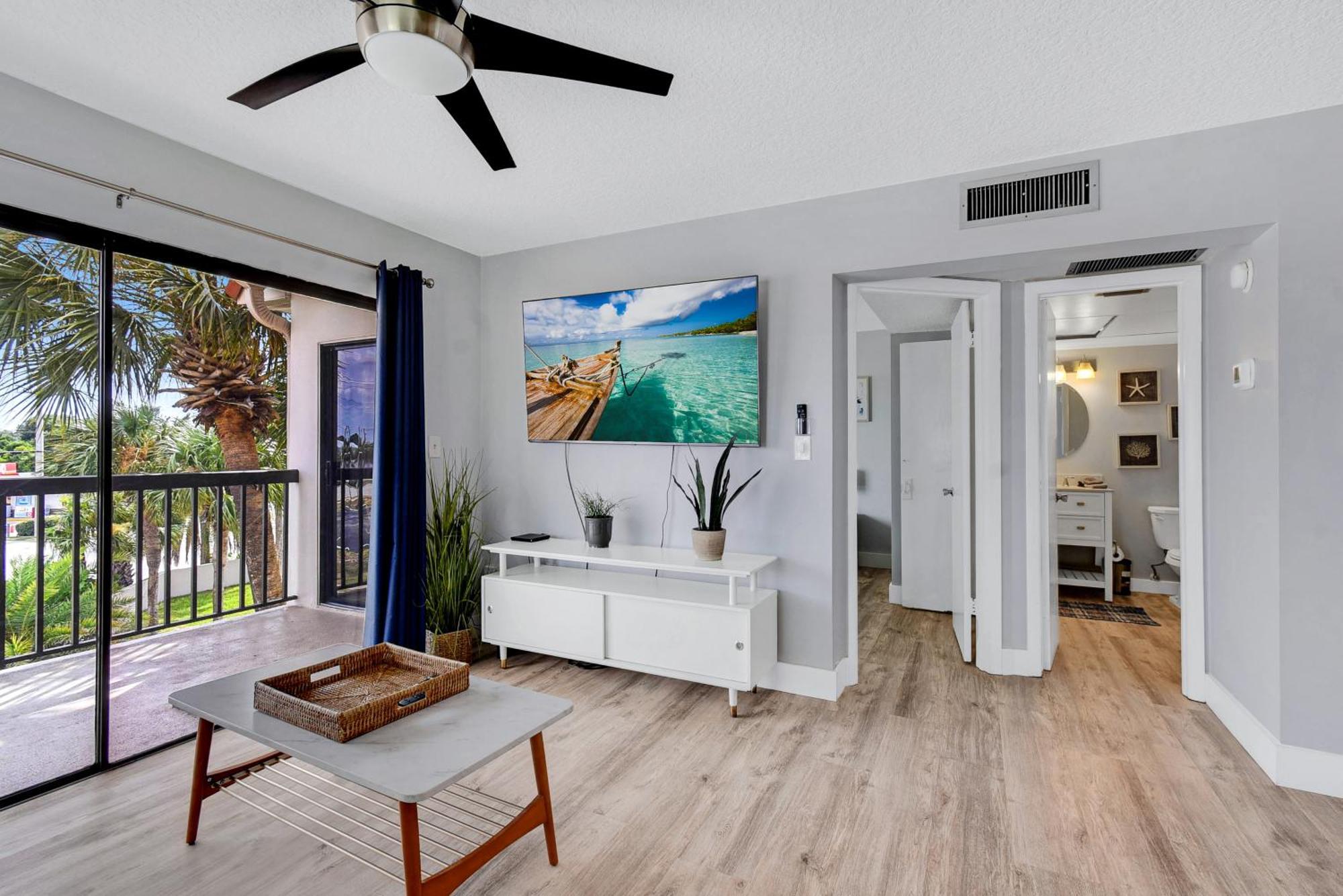 Great 1 Bedroom 1 Bath With Heated Pool Apartment *