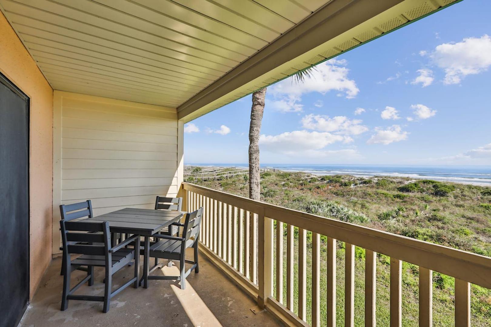 Oceanfront 3br With Amenities Holiday home