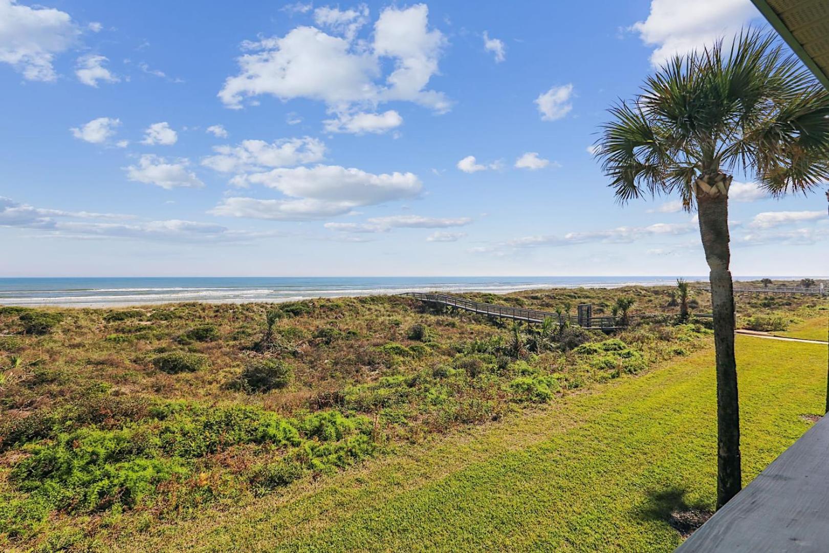 Oceanfront 3br With Amenities