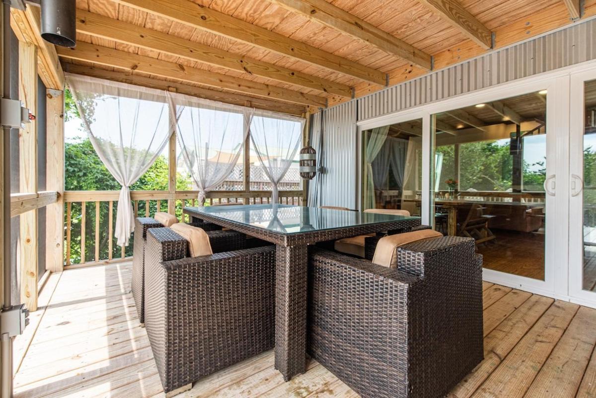 Breezeway Between The River And L 15 Min To Dt *