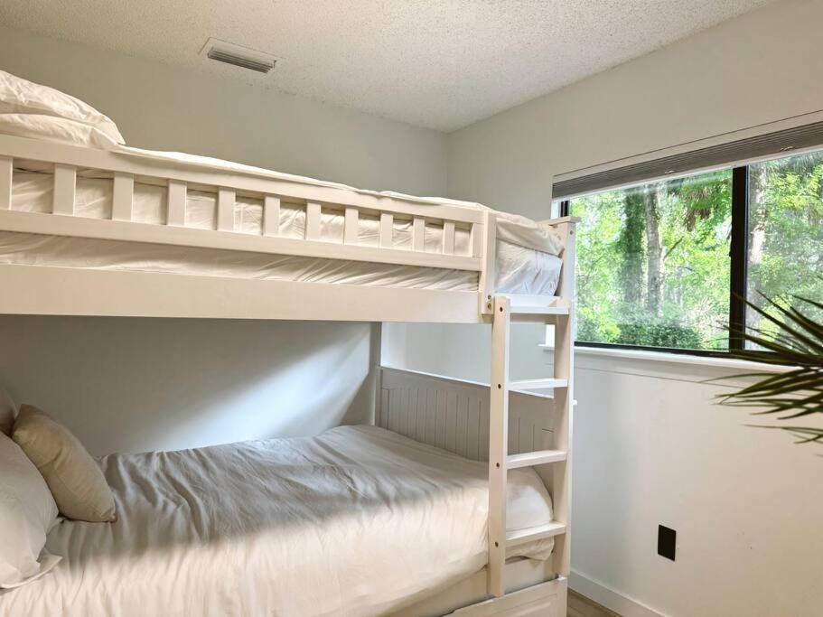Woodland Reserve - Mini Golf, Home-gym, And More! Only 10 Minutes From Downtown Holiday home *