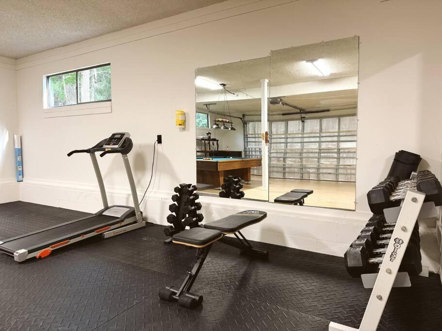 Woodland Reserve - Mini Golf, Home-gym, And More! Only 10 Minutes From Downtown Holiday home