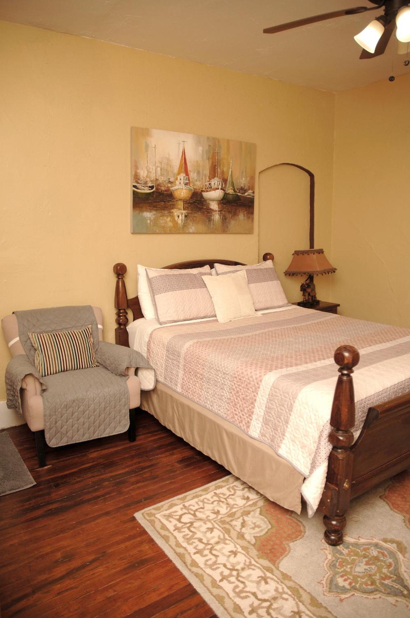 Apartment Charming Historic Downtown