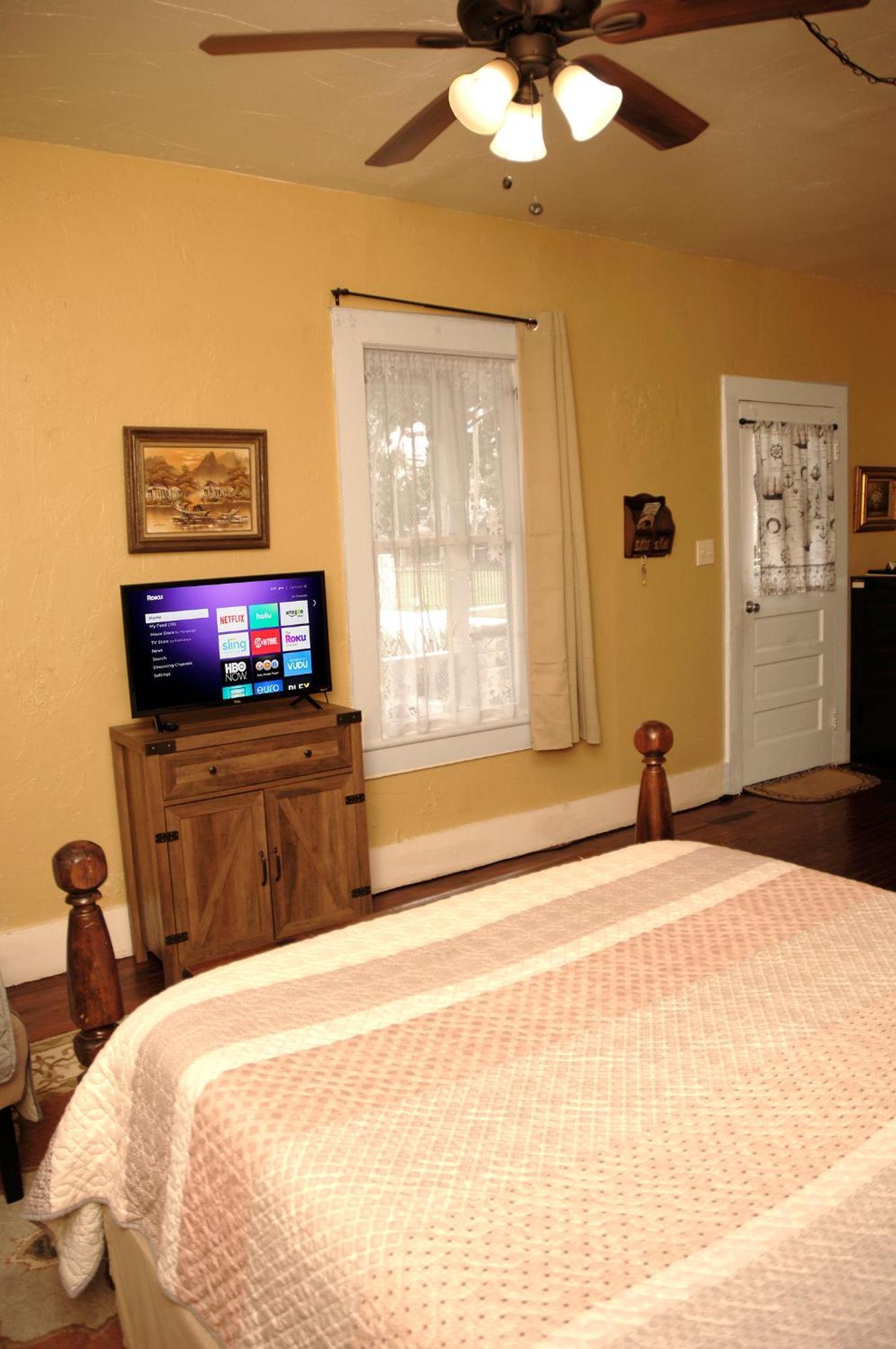 Apartment Charming Historic Downtown *