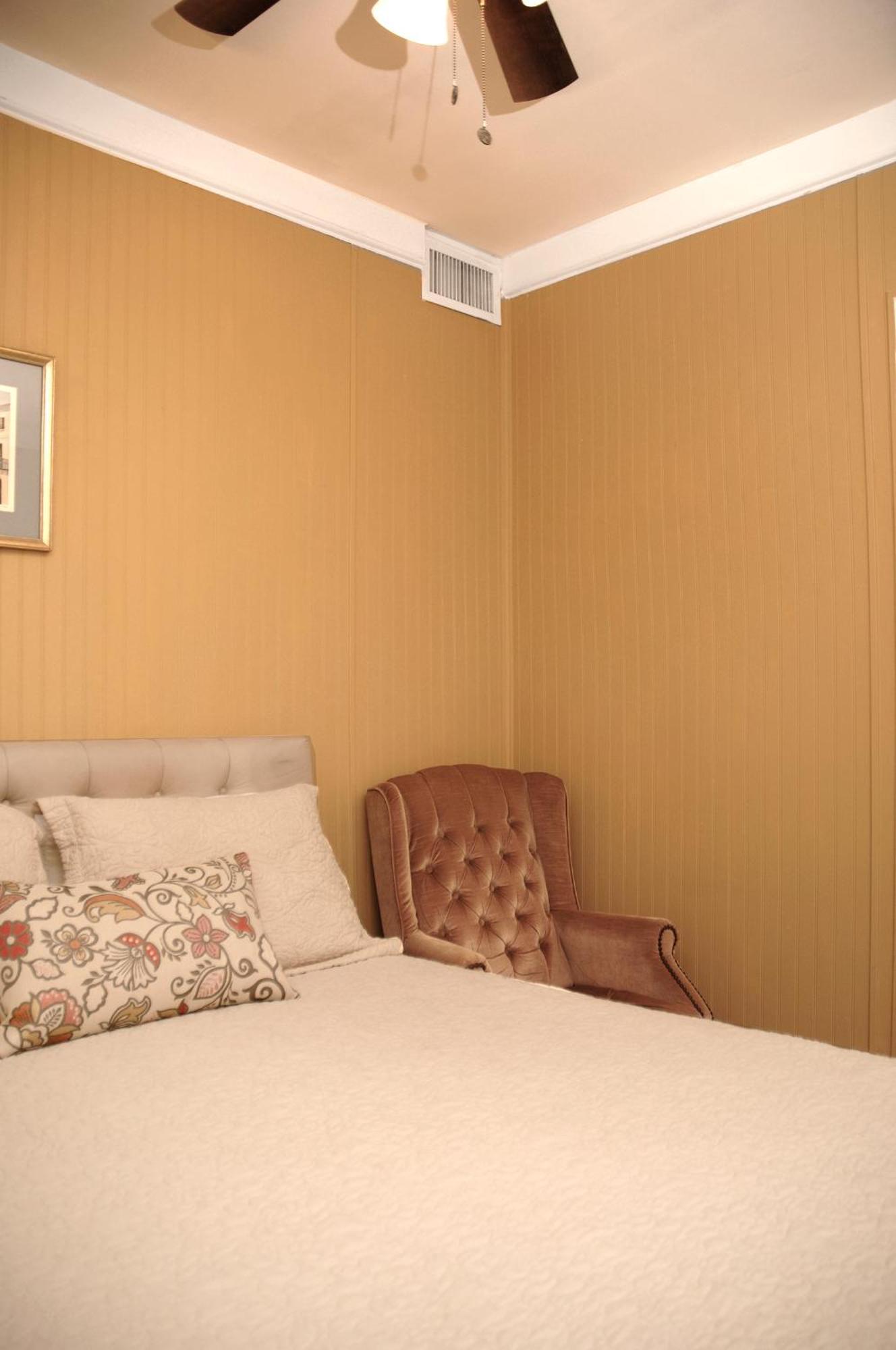 Quaint Historic Downtown Apartment *