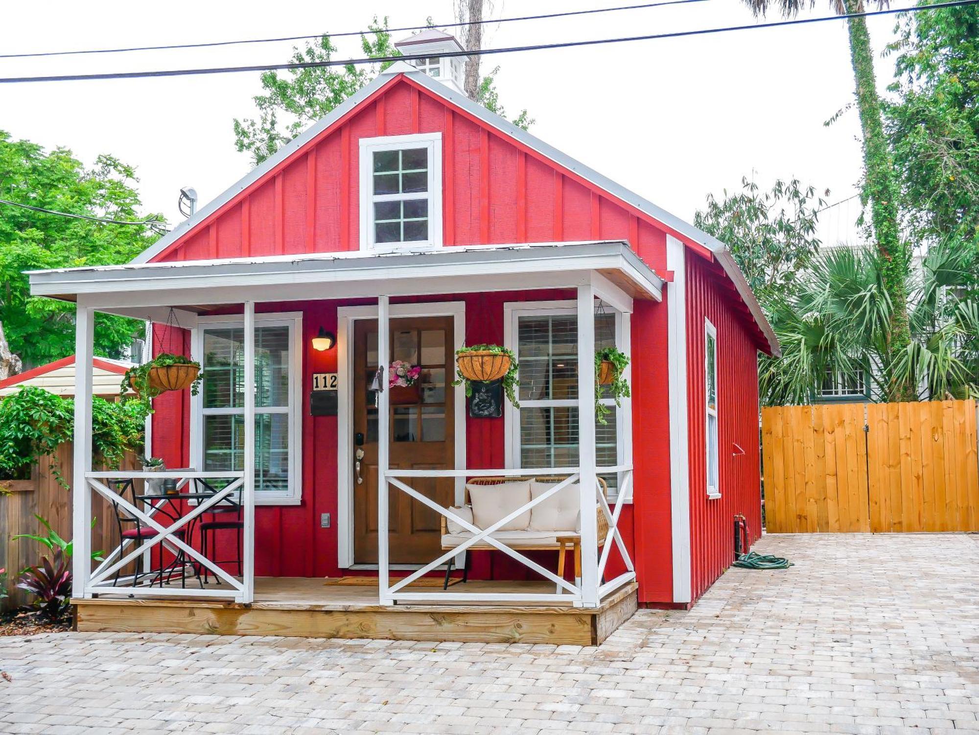 Holiday home Lincolville's First Schoolhouse!