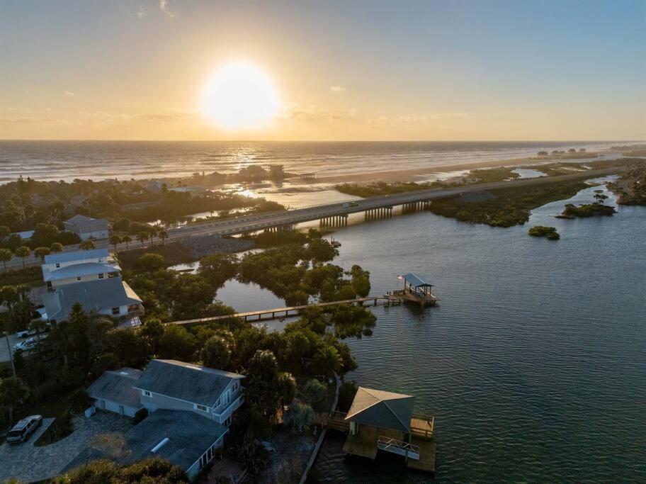 Holiday home Dolphin Cove Waterfront With Dock *