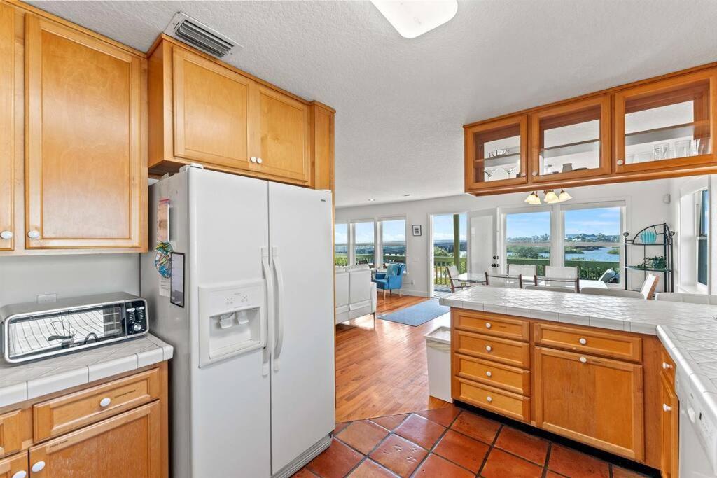 Holiday home Dolphin Cove Waterfront With Dock *
