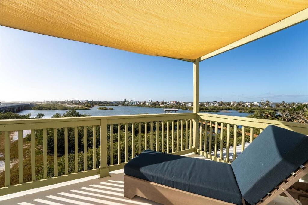 Dolphin Cove Waterfront With Dock Holiday home
