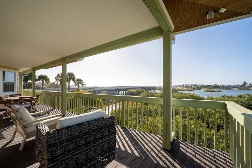Dolphin Cove Waterfront With Dock Holiday home
