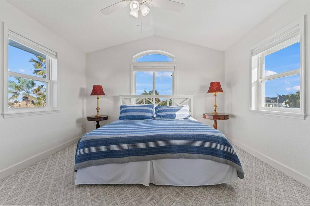 Holiday home Dolphin Cove Waterfront With Dock *