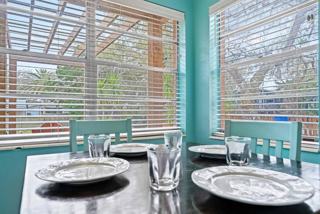 Surfside House Walk2beach Pet Friendly Family Holiday home St. Augustine