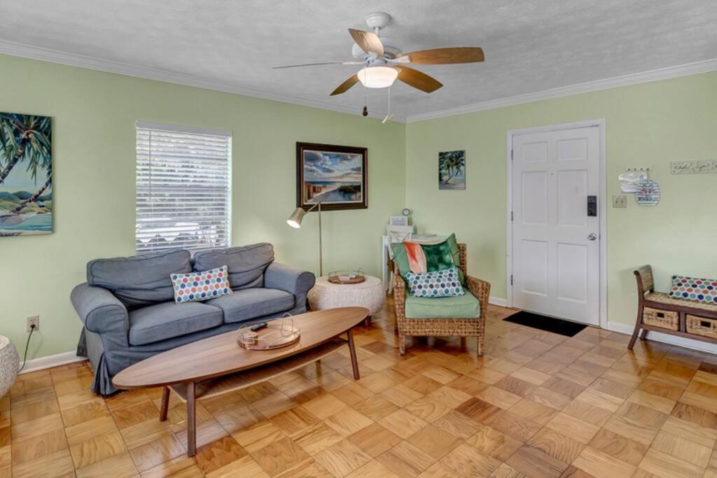 Surfside House Walk2beach Pet Friendly Family Holiday home St. Augustine