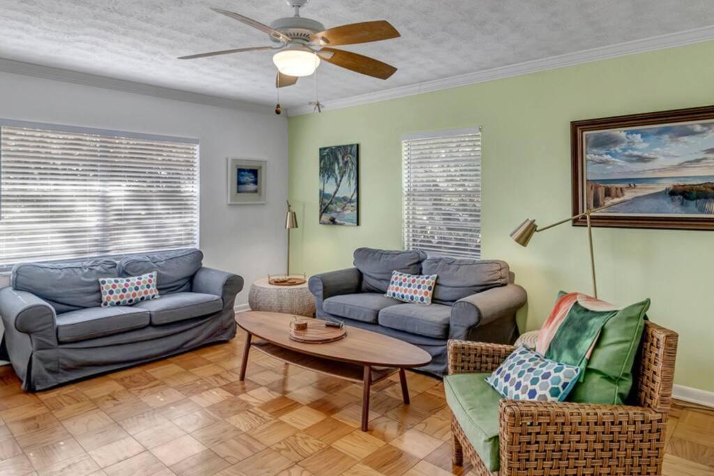 Surfside House Walk2beach Pet Friendly Family Holiday home