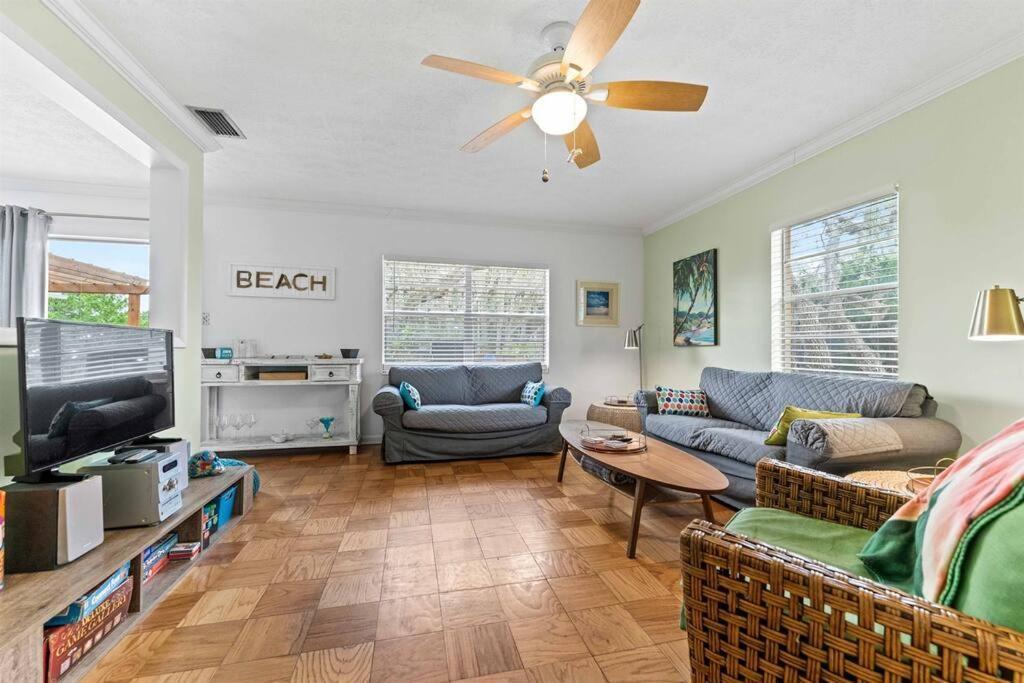 Surfside House Walk2beach Pet Friendly Family Holiday home
