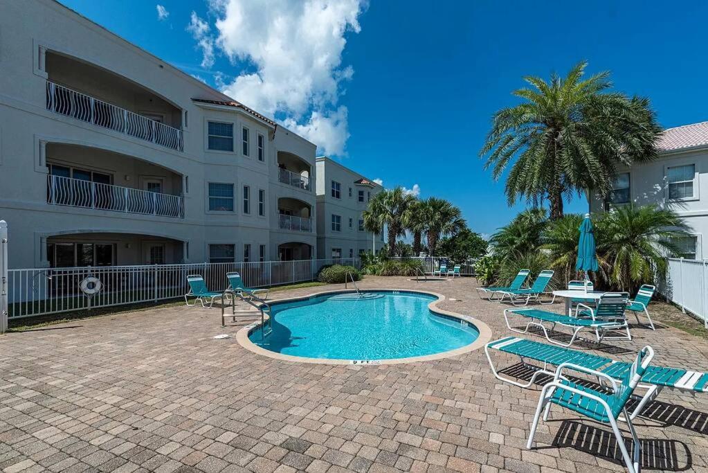 Beachfront Community Sunny Walk To Ocean Pool Holiday home *