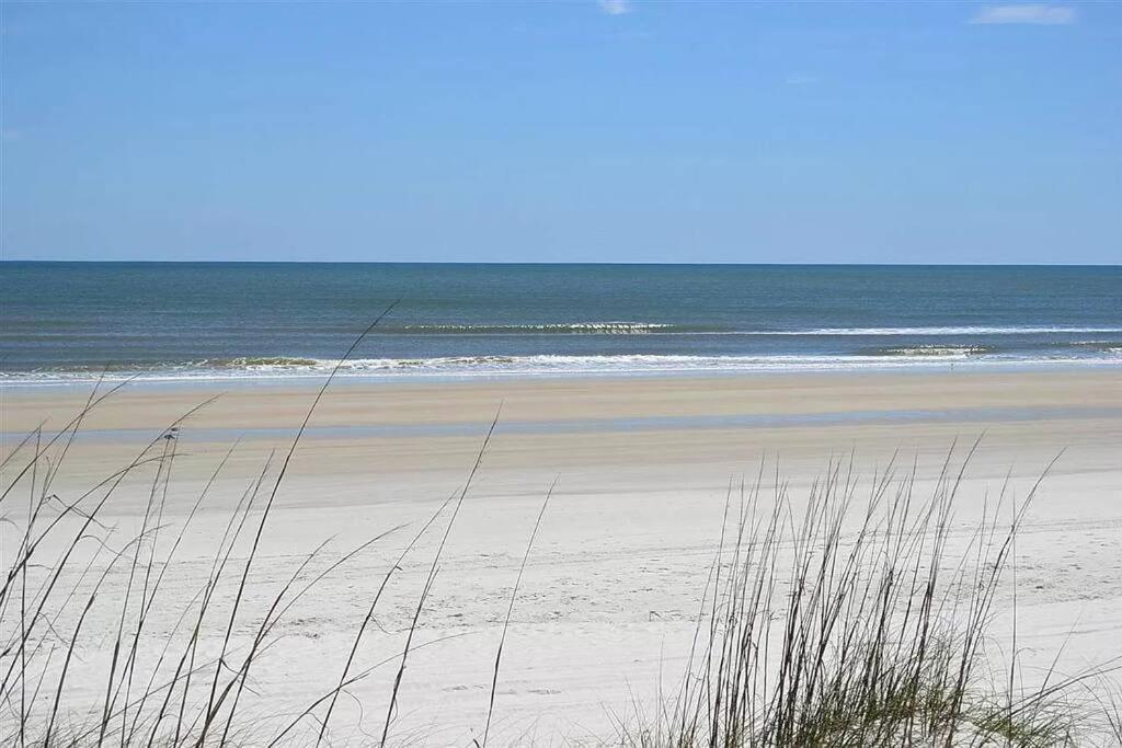 Beachfront Community Sunny Walk To Ocean Pool Holiday home *
