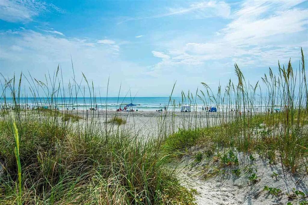 Beachfront Community Sunny Walk To Ocean Pool Holiday home St. Augustine
