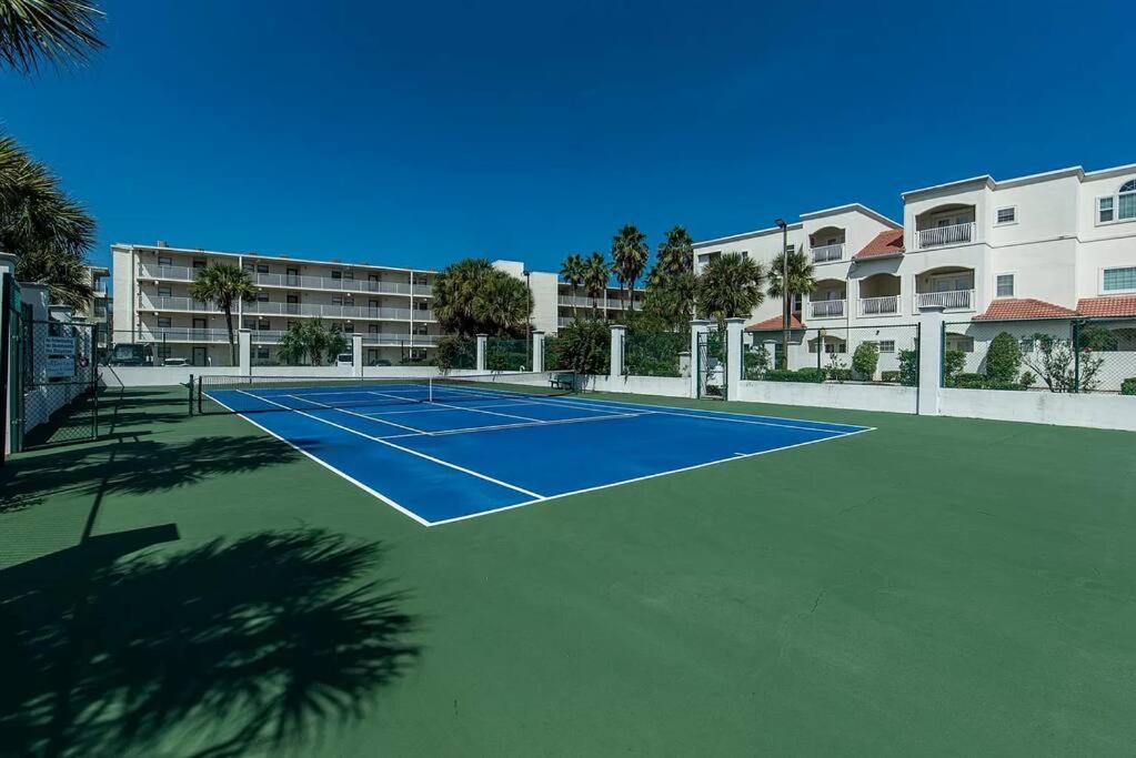 Beachfront Community Sunny Walk To Ocean Pool Holiday home *