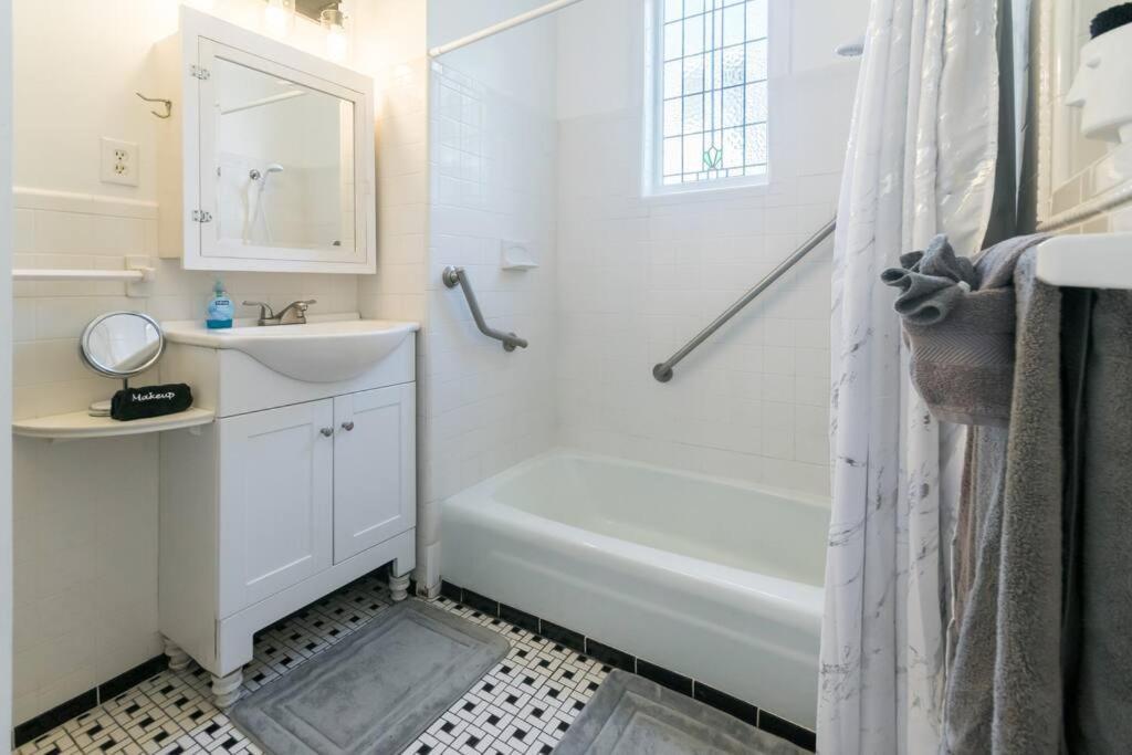 5 Star Great Location Stroll Thru Historic Down Town Nights Of Lights Holiday home *