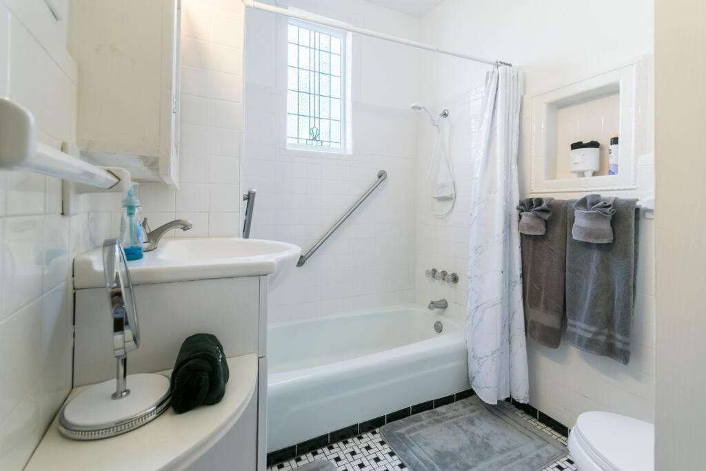 5 Star Great Location Stroll Thru Historic Down Town Nights Of Lights Holiday home *