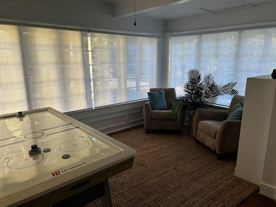 5 Star Great Location Stroll Thru Historic Down Town Nights Of Lights Holiday home
