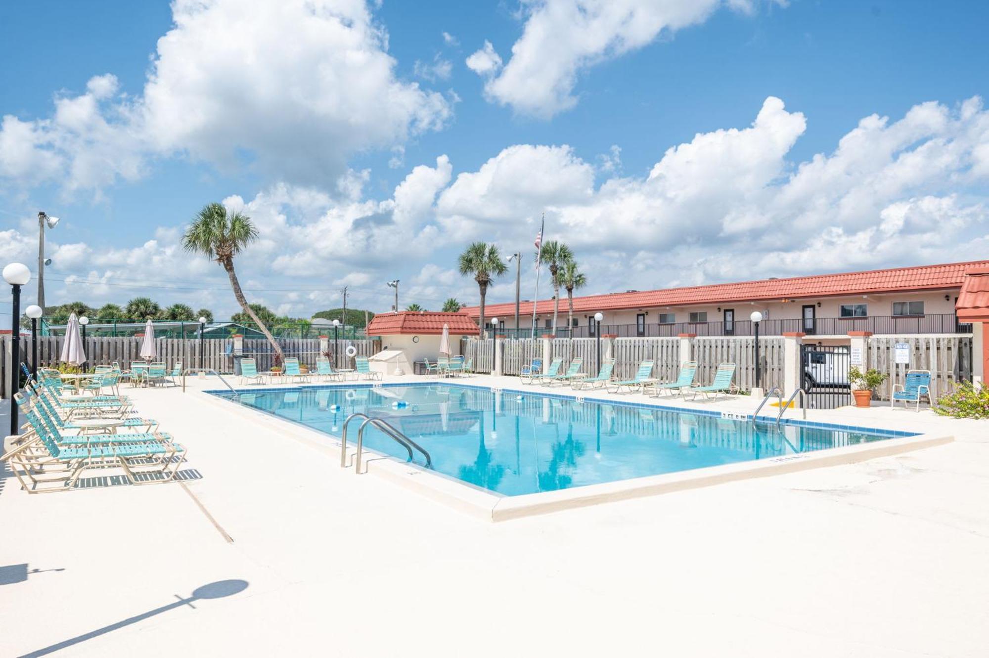 Coastal - Walk To Pool Pickleball And Boat Ramp Holiday home