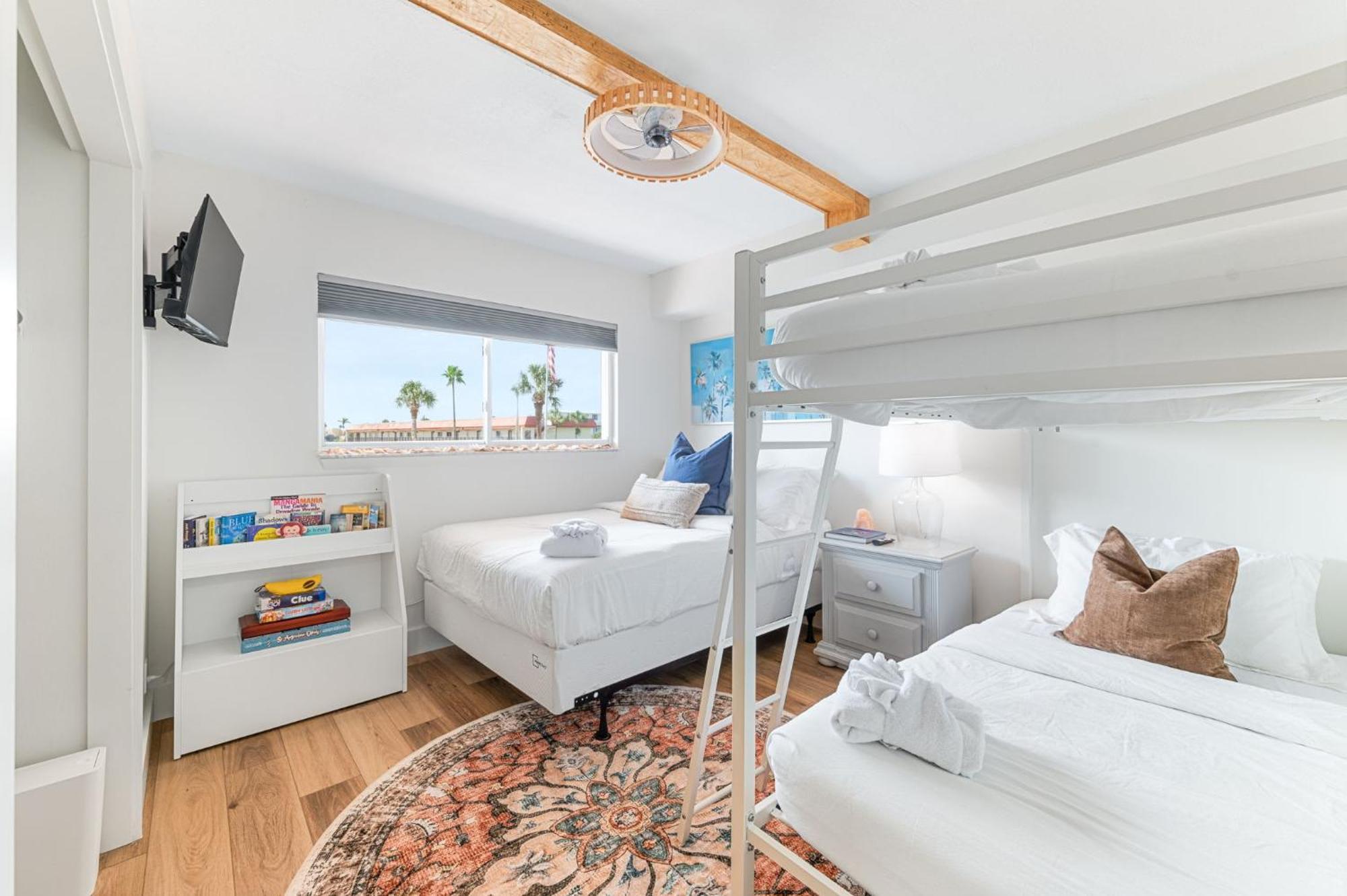 Holiday home Coastal - Walk To Pool Pickleball And Boat Ramp *