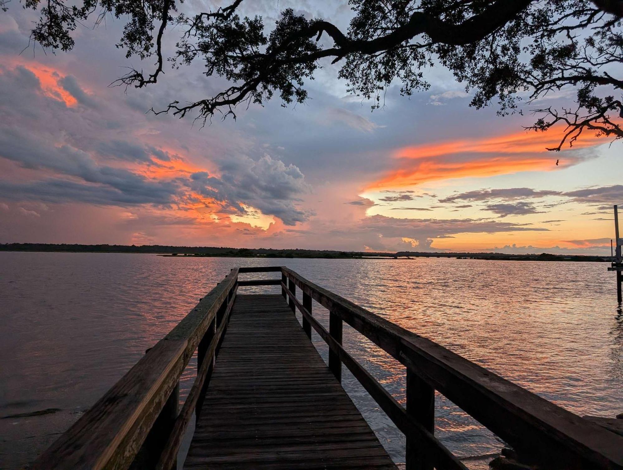 Coastal - Walk To Pool Pickleball And Boat Ramp Holiday home