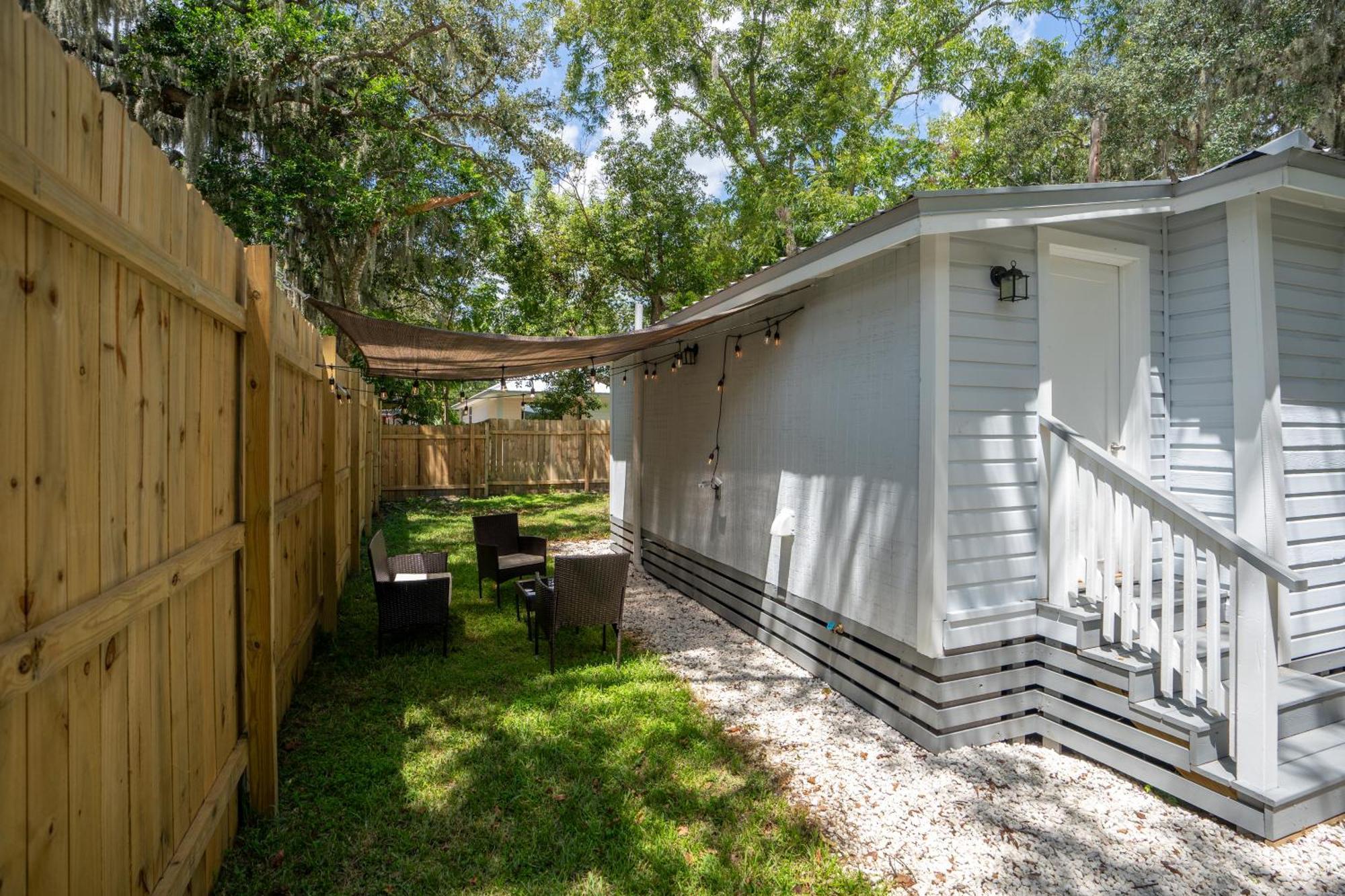 Guests Favorite! Pet Friendly Cottage, Near Down Town Casa de férias *